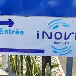 panneau directionnel entrée laboratoire médical INOVIE